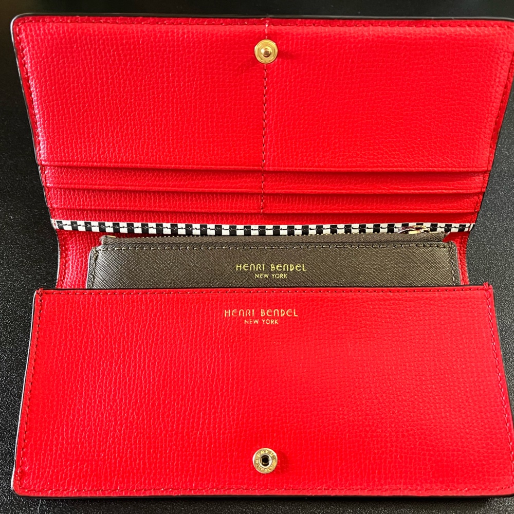 Henri Bendel W 57th Kangaroo Wallet